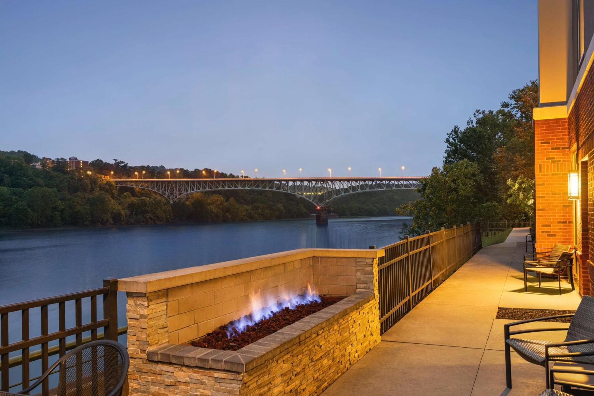 Hampton Inn & Suites Pittsburgh Waterfront West Homestead Eksteriør billede